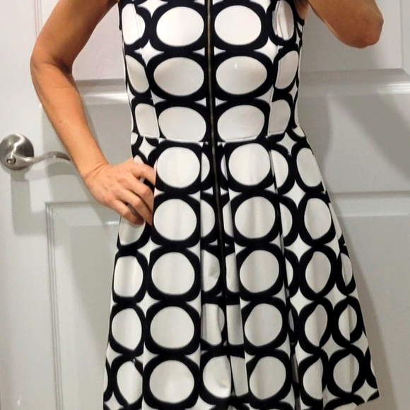 Dress - Picture 1 of 4